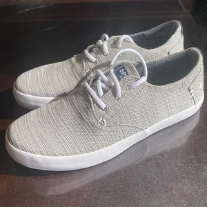 Boys top slider sherry shoes. Never worn size 4